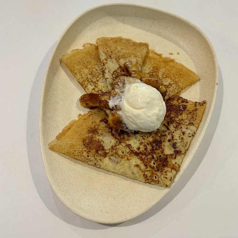 Д Блины с бнаном, карамелью и мороженым